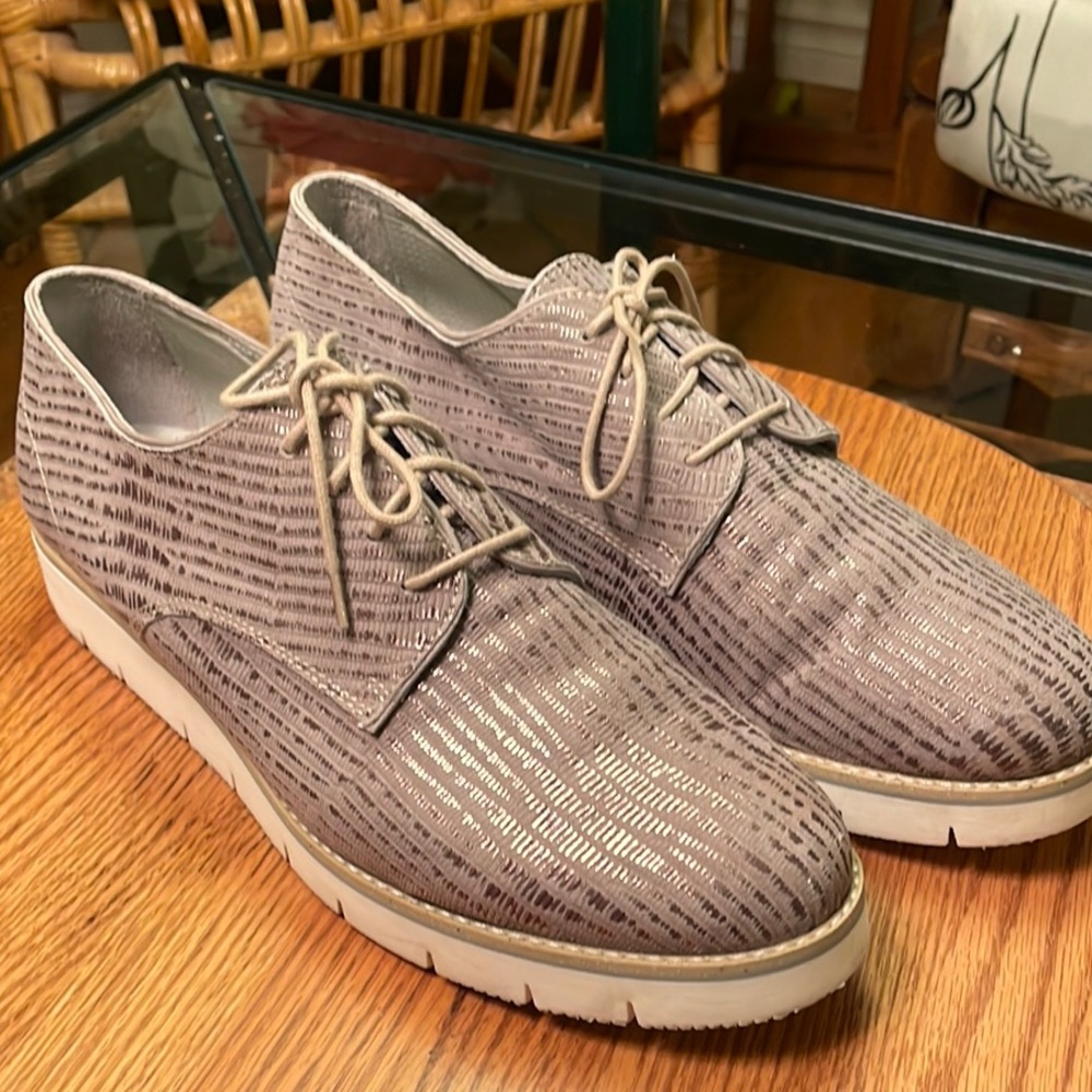 Arnold Churgin Leather Gray and Gold Woman’s Oxford.